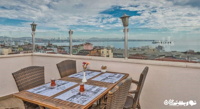 محوطه فضای باز رستوران هتل